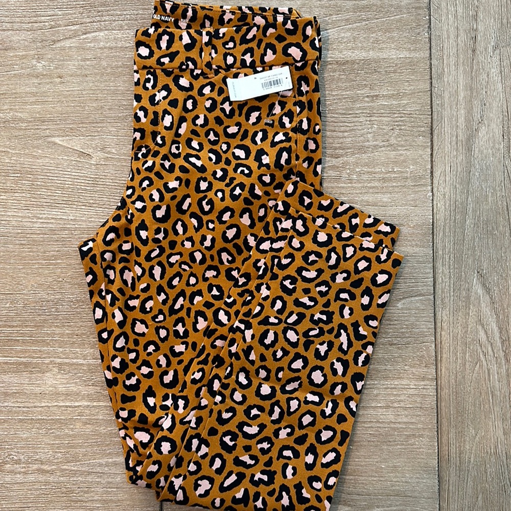 Old Navy Pixie Ankle Cut, Size 4, Leopard